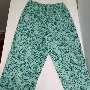 Woman's Floral Capri Pants